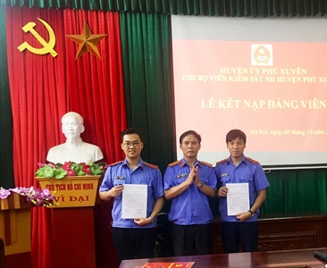 Chi bộ Viện KSND huyện Phú Xuyên tổ chức Lễ kết nạp Đảng viên mới.
